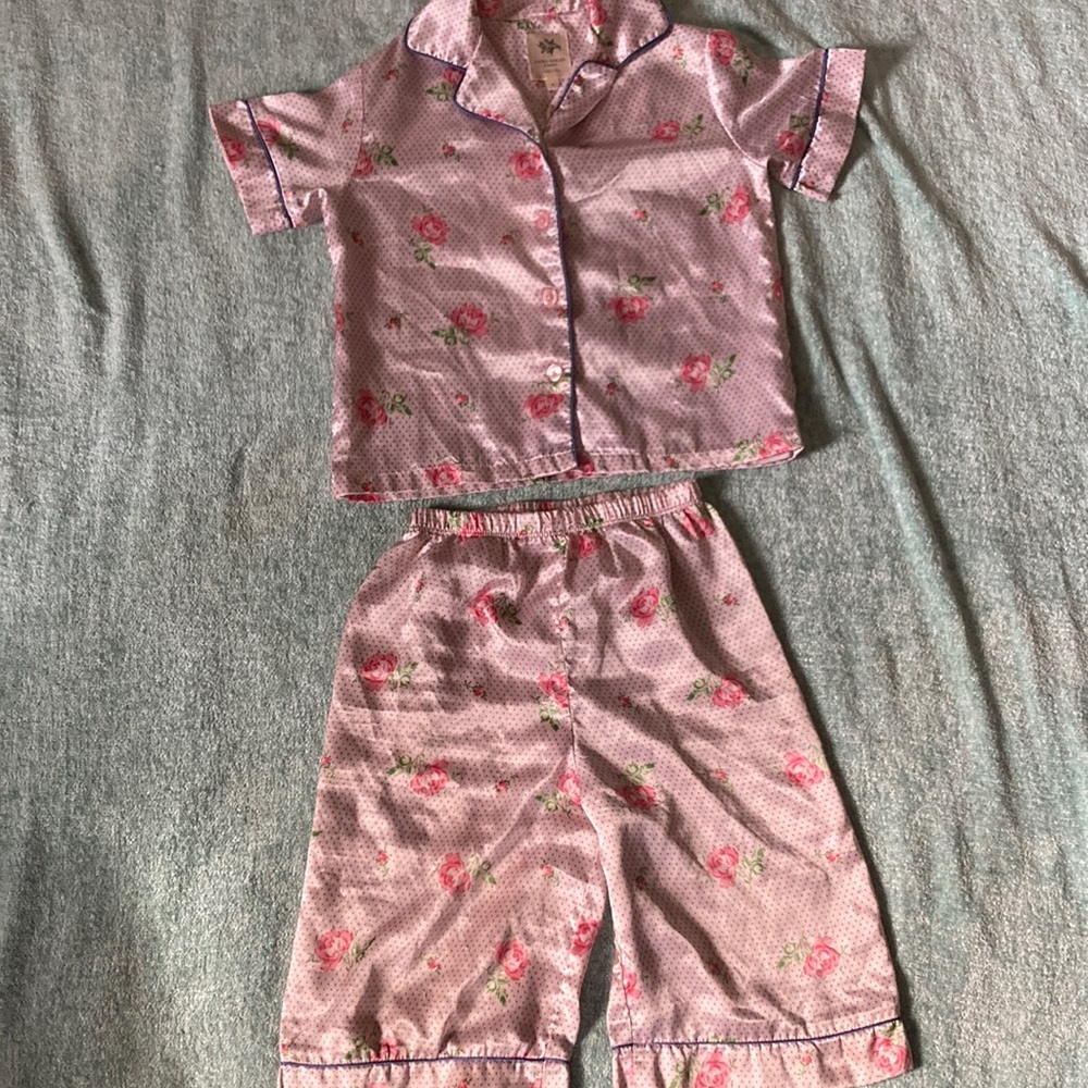 Now sold)Cute flowers pajama set! Laura Ashley set :)